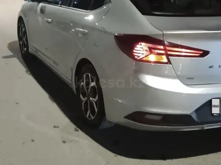 Hyundai Elantra 2019 года за 5 150 000 тг. в Атырау – фото 8