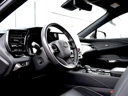 Lexus RX 500h 2022 года за 37 500 000 тг. в Шымкент – фото 12