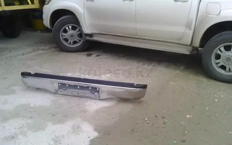 Задний бампер на Toyota Hilux 05-14 за 40 000 тг. в Астана