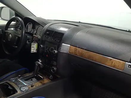 Volkswagen Touareg 2008 года за 4 990 000 тг. в Алматы – фото 15