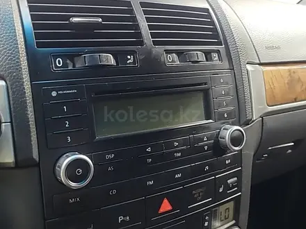 Volkswagen Touareg 2008 года за 4 990 000 тг. в Алматы – фото 17