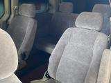 Kia Carnival 2002 года за 3 000 000 тг. в Шымкент – фото 5