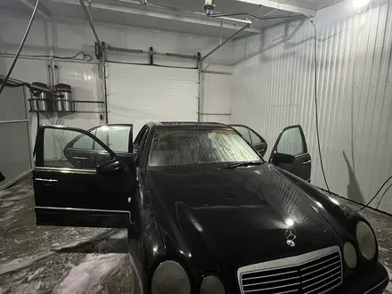 Mercedes-Benz E 320 1997 года за 2 300 000 тг. в Алматы – фото 3