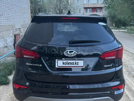 Hyundai Santa Fe 2018 года за 7 750 000 тг. в Актобе – фото 3