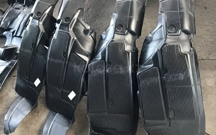 Подкрылок левый Hyundai Accent (2012-2017) защита арки локер за 4 000 тг. в Алматы