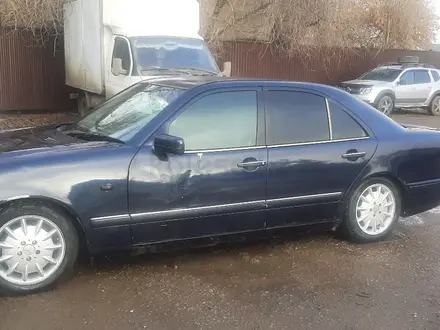 Mercedes-Benz E 200 1998 года за 1 700 000 тг. в Актобе – фото 9