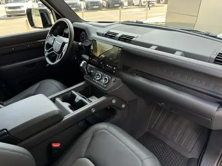 Land Rover Defender 2026 года за 66 900 000 тг. в Алматы – фото 10