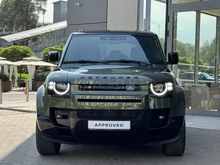 Land Rover Defender 2026 года за 66 900 000 тг. в Алматы – фото 2
