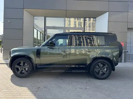 Land Rover Defender 2026 года за 66 900 000 тг. в Алматы – фото 8