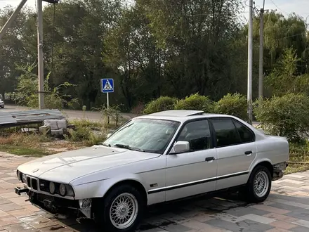 BMW 520 1992 года за 1 500 000 тг. в Алматы – фото 2