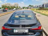 Lexus ES 350 2022 года за 30 000 000 тг. в Актобе – фото 3