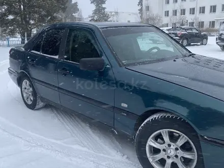 Mercedes-Benz C 180 1996 года за 1 900 000 тг. в Макинск – фото 2