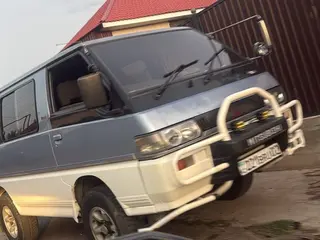 Mitsubishi Delica, 1992