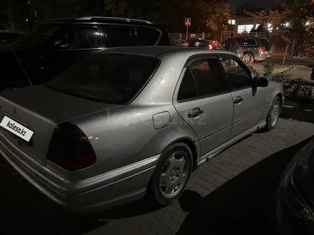 Mercedes-Benz C 220 1995 года за 3 000 000 тг. в Алматы – фото 3