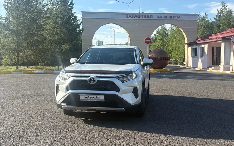 Toyota RAV4 2021 года за 14 950 000 тг. в Астана