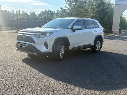Toyota RAV4 2021 года за 14 950 000 тг. в Астана – фото 2