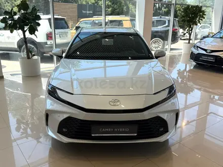 Toyota Camry Elegance eCVT 2026 года за 18 790 000 тг. в Алматы