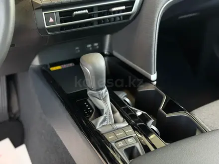 Toyota Camry Elegance eCVT 2026 года за 18 790 000 тг. в Алматы – фото 3