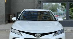 Toyota Camry 2021 года за 14 500 000 тг. в Актобе – фото 4