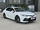 Toyota Camry 2021 года за 15 200 000 тг. в Актобе