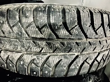 2 шипованные шины Bridgestone 285/65/17 за 79 990 тг. в Астана