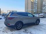 Hyundai Santa Fe 2016 годаүшін9 950 000 тг. в Астана – фото 2