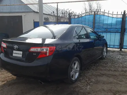 Toyota Camry 2013 года за 4 500 000 тг. в Уральск – фото 3