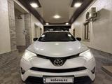 Toyota RAV4 2019 годаfor14 500 000 тг. в Шымкент