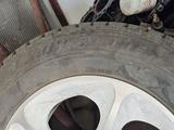Комплект дисков с шинами разболтовка 5X114.3 за 130 000 тг. в Алматы – фото 2