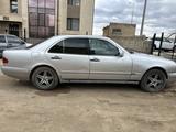 Mercedes-Benz E 240 1998 года за 3 000 000 тг. в Караганда