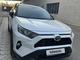Toyota RAV4 2021 года за 16 800 000 тг. в Шымкент