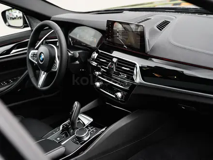 BMW 540 2018 года за 26 500 000 тг. в Алматы – фото 9