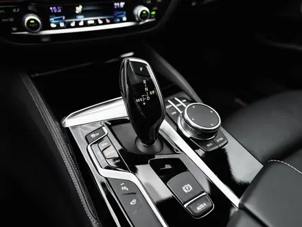 BMW 540 2018 года за 26 500 000 тг. в Алматы – фото 15