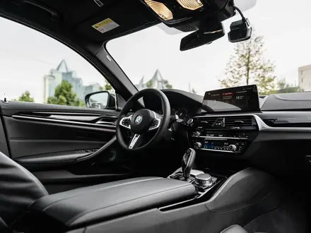 BMW 540 2018 года за 26 500 000 тг. в Алматы – фото 22