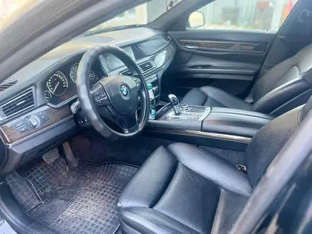 BMW 750 2011 годаүшін13 000 000 тг. в Караганда – фото 6