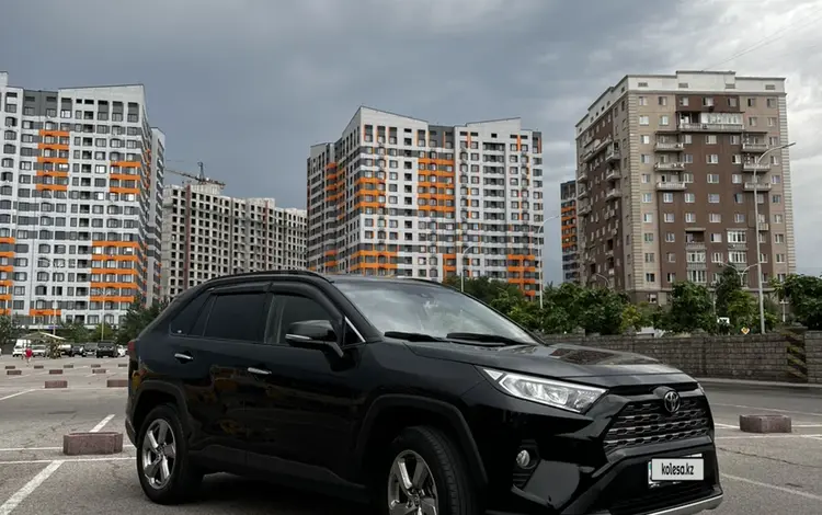 Toyota RAV4 2019 годаfor13 990 000 тг. в Алматы