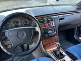 Mercedes-Benz E 200 1998 годаүшін3 150 000 тг. в Актау – фото 4