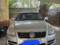 Volkswagen Touareg 2004 годаfor4 500 000 тг. в Алматы – фото 8