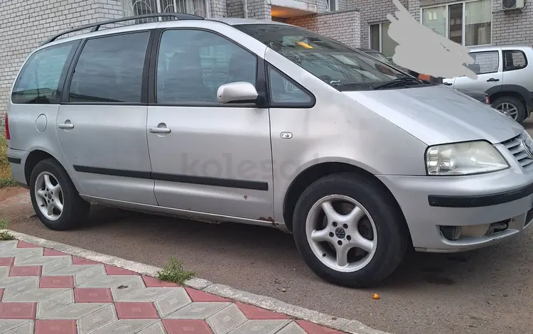 Volkswagen Sharan 2001 годаfor2 500 000 тг. в Павлодар