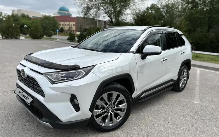 Toyota RAV4 2021 года за 19 000 000 тг. в Алматы
