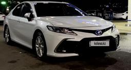 Toyota Camry 2021 года за 13 600 000 тг. в Алматы