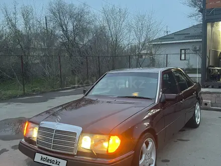 Mercedes-Benz E 260 1991 года за 2 200 000 тг. в Кызылорда