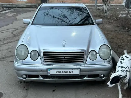 Mercedes-Benz E 240 1998 года за 2 599 000 тг. в Караганда