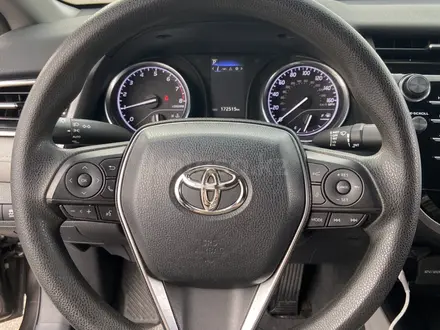 Toyota Camry 2018 года за 10 700 000 тг. в Алматы – фото 12