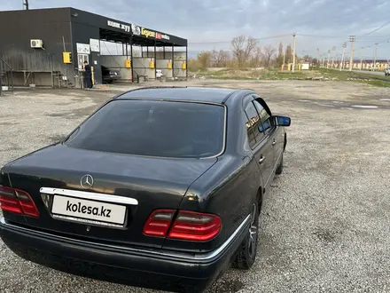 Mercedes-Benz E 240 1998 года за 2 900 000 тг. в Талдыкорган – фото 4