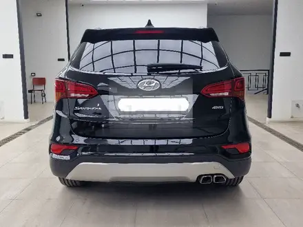 Hyundai Santa Fe 2018 года за 14 500 000 тг. в Актобе – фото 4
