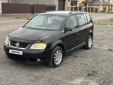 Volkswagen Touran 2004 года за 2 500 000 тг. в Караганда