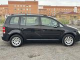 Volkswagen Touran 2004 года за 2 500 000 тг. в Караганда – фото 4