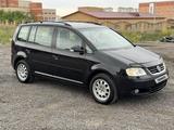 Volkswagen Touran 2004 года за 2 500 000 тг. в Караганда – фото 3