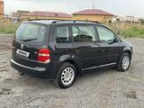 Volkswagen Touran 2004 года за 2 500 000 тг. в Караганда – фото 5
